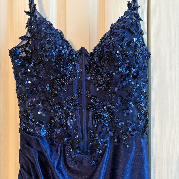 Elegant Navy Blue Gown with Beaded Details - Picture 2 of 4